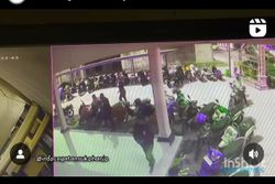 Pencurian 2 Sepatu di Masjid Dekat Kantor Dispendukcapil Sukoharjo Terekam CCTV
