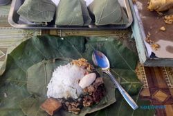 Nikmatnya Sega Berkat Terbungkus Daun Jati, Kuliner Khas Hajatan di Wonogiri