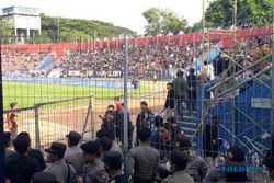Puluhan Suporter Diamankan Polisi di Laga Persik kontra Arema FC