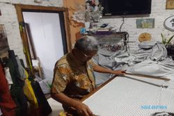Penjahit Langganan Jokowi Kebanjiran Order Baju Lurik Hitam Putih