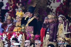 Pimpin Upacara HUT ke-78 RI, Jokowi Kenakan Busana Keraton Kasunanan Surakarta
