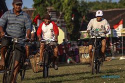 Serunya Lomba Balap Sepeda Onthel Keranjang Sisih di Polokarto Sukoharjo