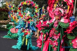 Parade Mobil Hias dan Atraksi Budaya Meriahkan Semarang Merdeka Flower Festival