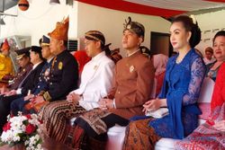 Upacara HUT ke-78 RI di Sriwedari Solo, Gibran Kenakan Pakaian Adat Bali