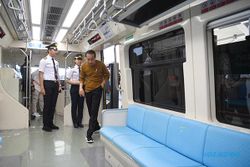 Momen Jokowi Jajal LRT Jabodebek dari Stasiun Harjamukti Hingga Dukuh Atas