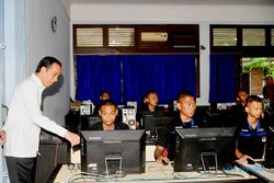 Jokowi Kunjungi SMKN Jateng, Sekolah Gratis untuk Siswa Kurang Mampu