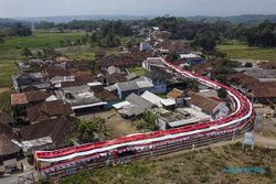 Lorong Bendera Merah Putih 250 Meter Hiasi Jalan Kampung di Tasikmalaya