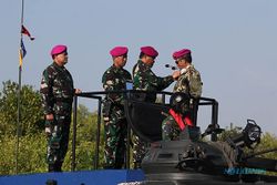 Momen Mahfud MD Terima Brevet Warga Kehormatan Korps Marinir TNI AL