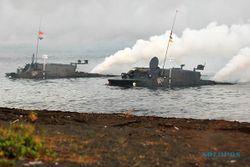 Operasi Amfibi Latgab TNI 2023 di Pantai Banongan Situbondo