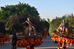 Istimewa! Ratusan Dadak Merak Tampil Kolosal di Alun-alun Ponorogo