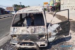 Mogok di Kebakkramat Karanganyar, Mobil Carry Malah Terbakar saat Diperbaiki