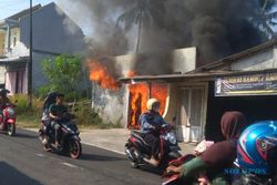 Gara-gara Anak Kecil Main Api, Kios Mebel di Matesih Karanganyar Terbakar
