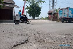 Jalan Rusak, Warga Kerjo Karanganyar Tagih Janji PT Brantas untuk Perbaiki