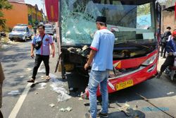 Bakul Roti Meninggal setelah Hantam Bus di Jalan Gemolong-Karanggede Sragen