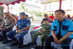 Jan Ethes Kenakan Seragam TNI, Gibran Pakai Seragam Jukir di Pawai Pembangunan