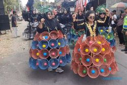 Kreatif! Warga Penggung Boyolali Bikin Kostum Karnaval dari Barang Bekas
