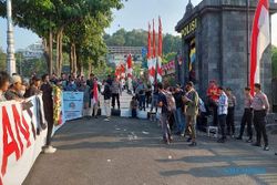 Setahun Kasus Iwan Budi Tak Terungkap, Polda Jateng Digeruduk Pendemo