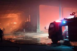 Kebakaran Hebat di Pabrik Kertas Wonokerto Wonogiri, 3 Jam Api belum Padam