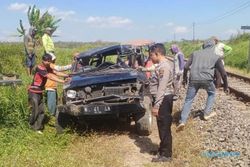 KA Kertanegara Tabrak Mobil di Malang, 1 Orang Alami Luka-luka