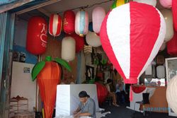 Jelang HUT Kemerdekaan RI, Produksi Lampion Merah Putih di Solo Naik 400%