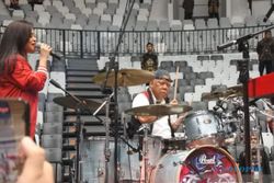 Menteri Basuki jadi Drummer Cokelat, Jokowi Bandingkan dengan Led Zeppelin