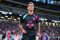 Bek Man City Joao Cancelo Segera Berseragam Barcelona, Ini Detail Transfernya