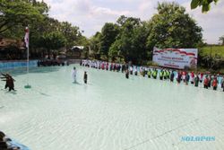 Upacara HUT RI di Kolam Renang, Desa Sidowayah Klaten Luncurkan Wisata Anyar