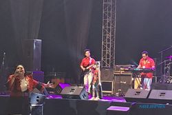 Ambyar! Istri Didi Kempot Bikin Penonton Galau Bergoyang di Solo City Jazz