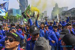 Unjuk Rasa Ribuan Buruh di Jakarta Tolak UU Cipta Kerja