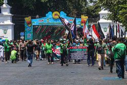 Ratusan Driver Ojol Soloraya Demo Protes Potongan Aplikator Terlalu Tinggi