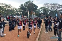 Menggelindingkan Ban 10 Km di Bandung Pecahkan Rekor Muri