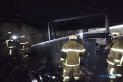 Oven Overheat, Rumah Produksi Rambak Cakar di Krajan Kalikotes Klaten Terbakar