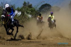 Potret Serunya Pacuan Kuda Tradisional di Bandung, Tingkatkan Nilai Jual Kuda