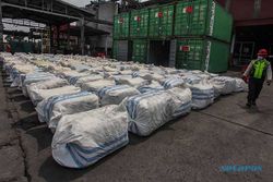 1.978 Ballpres Pakaian Bekas Impor Senilai Rp15 Miliar Dimusnahkan di Bogor