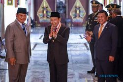 Menhan Prabowo Subianto Beri Penghargaan Dharma Pertahanan ke Habib Luthfi