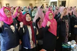 Ratusan Emak-emak Solo Deklarasi Dukung Capres Anies Baswedan di Pemilu 2024