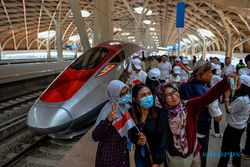 Antusias Ribuan Warga Jajal Kereta Cepat Jakarta Bandung Gratis