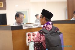 Kantor Imigrasi Beri Pelayanan Terbaik ke-433 Jemaah Umrah Perdana dari Solo
