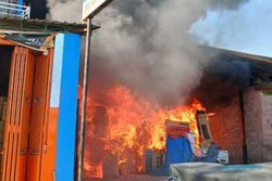 Kebakaran di Jl. Matesih-Karanganyar, Gudang Elektronik Ludes Dilalap Api