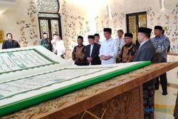 Al-Qur'an Terbesar di Dunia Hibah dari Jokowi Hiasi Masjid Sheikh Zayed Solo