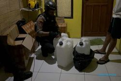 Nekat Jual Arak Bali di Rumah Indekos, Warga Bali Digelandang Polisi Solo