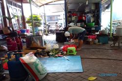 Relawan Tagana Solo Suplai 2.400 Nasi Bungkus di TPA Putri Cempo