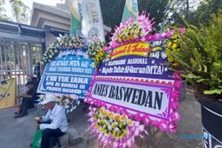 Sejumlah Tokoh Kirim Karangan Bunga di Silatnas IV MTA di Stadion Manahan