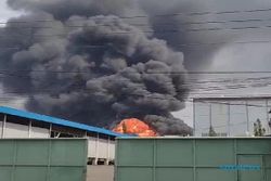 Breaking News! Gudang Tiner di Kawasan Industri Candi Semarang Terbakar