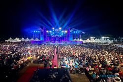 Heboh! Inul Daratista hingga Happy Asmara Sukses Goyang Ribuan Warga di Madiun