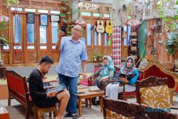 Medjora Cafe Kemuning, Restoran Bergaya Bali di Karanganyar