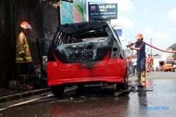 Mobil Milik Anggota TNI Terbakar di Wonosari, Diduga Alami Korsleting