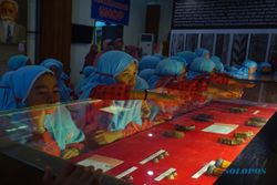 Kenalkan Budaya Jawa, Siswa SDIT Alif Smart Solo Kunjungi Museum Keris Solo