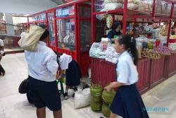 Seru! Siswa SMP Maria Assumpta Belajar sambil Jalan-jalan di Pasar Gedhe Klaten