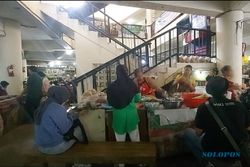 Mampir Pasar Nongko Solo, Cicip Pecel Gendar Sambil Borong Tanaman Hias